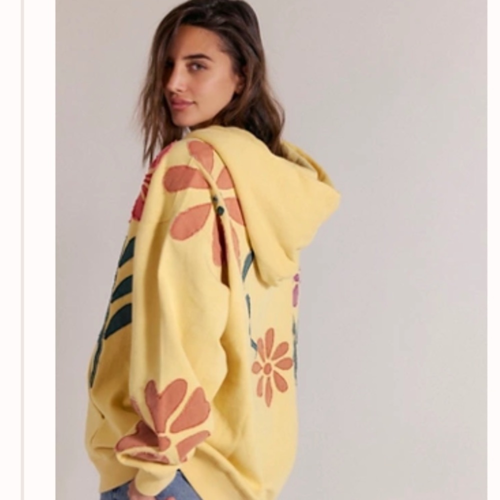 WE THE FREE It’s a Vibe Flower Hoodie